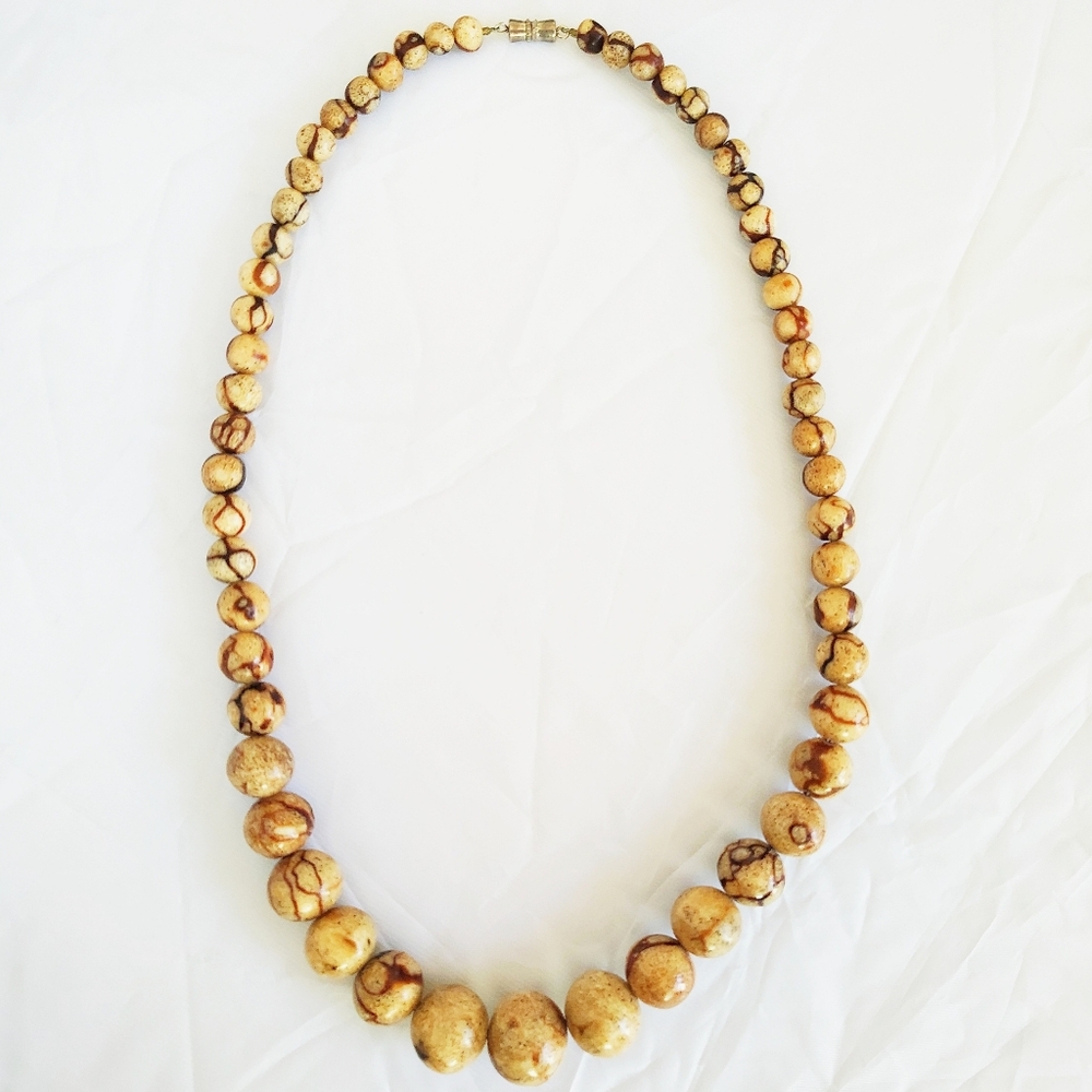 Rare Vintage Tiger Coral Graduated Beaded Necklace with Twist Clasp
